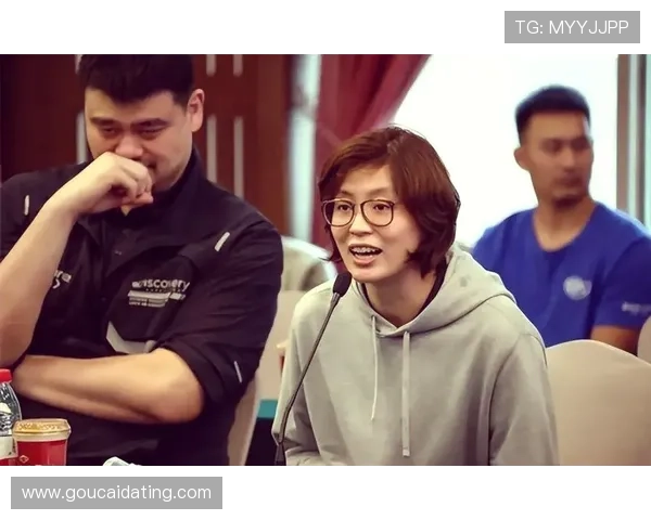 姚明与叶莉携手同行的篮球与家庭人生历程解析